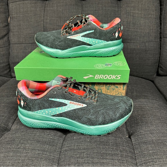 NIB Brooks Run Merry Shoes - Size 10 - Ghost 16 - Picture 3 of 16